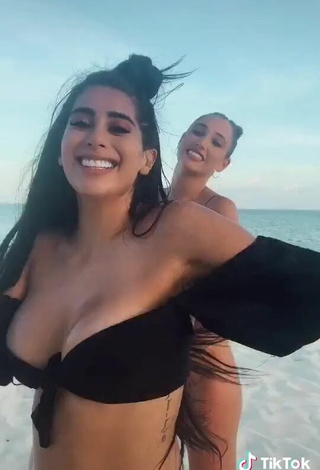 5. Sexy Kim Shantal Shows Cleavage in Mini Bikini at the Beach