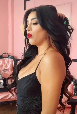 Sexy Kim Shantal Shows Cleavage in Black Dress