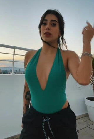 3. Sexy Kim Shantal Shows Cleavage in Green Swimsuit
