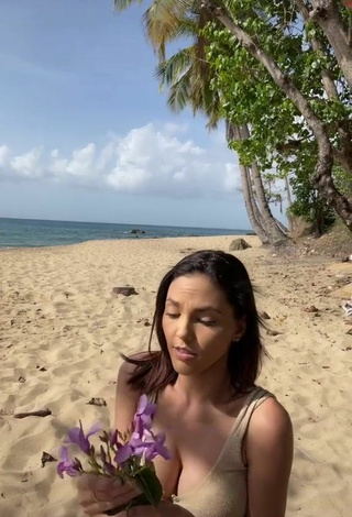 4. Sexy Krystyn Abril Shows Cleavage in Beige Bikini at the Beach