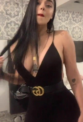 2. Sexy Nathalia Segura Mena Shows Cleavage in Black Overall