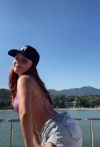 4. Sexy Larissa Manoela in Pink Crop Top