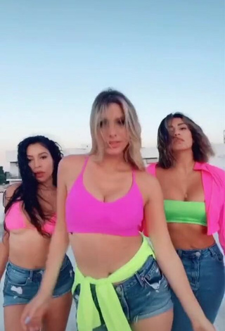 Sexy Lele Pons Shows Cleavage in Crop Top