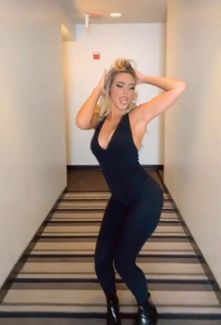 3. Sexy Lele Pons in Black Overall