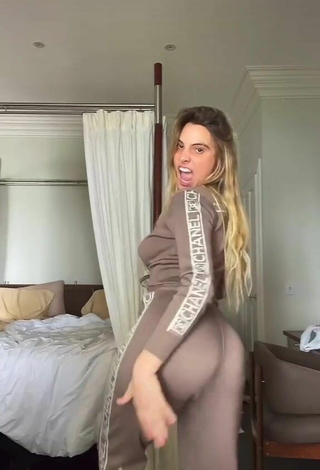 2. Sexy Lele Pons Shows Butt