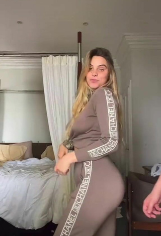 4. Sexy Lele Pons Shows Butt