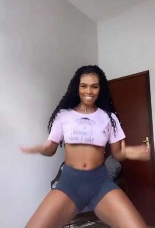 2. Sexy Lea Araujo Shows Butt