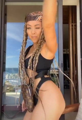 1. Sexy Liane Valenzuela in Black Swimsuit