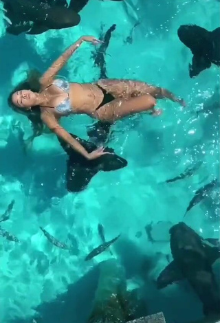 3. Hot Liane Valenzuela in Bikini in the Sea