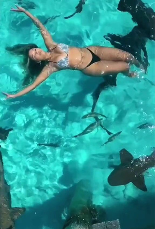 5. Hot Liane Valenzuela in Bikini in the Sea