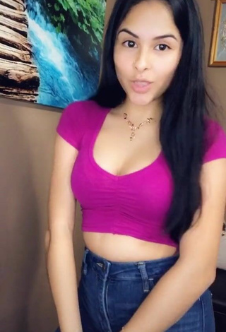 5. Sexy Lizeth Banda in Pink Crop Top