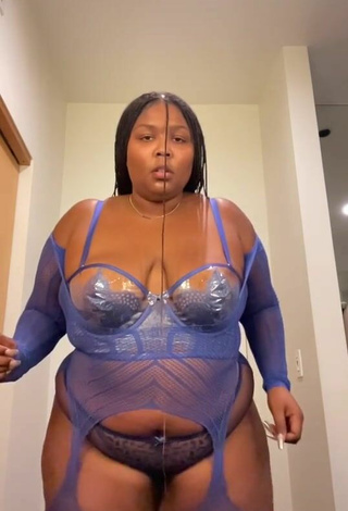 5. Sexy Lizzo Shows Cleavage in Blue Lingerie