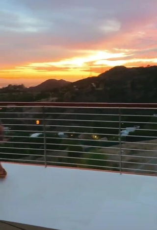 Cute Lizzo Shows Big Butt on the Balcony