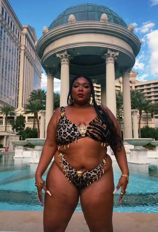 5. Sexy Lizzo Shows Big Butt at the Swimming Pool