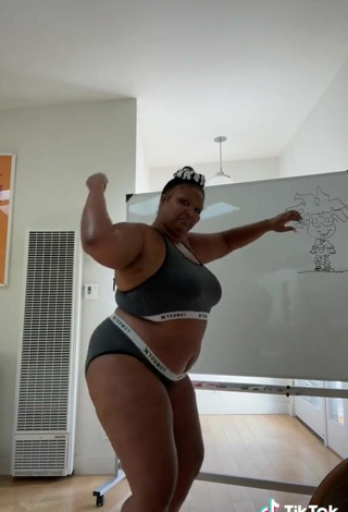 5. Sexy Lizzo in Grey Panties