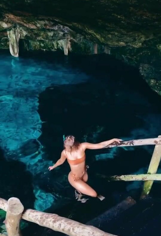 2. Sexy Luísa Sonza in Orange Bikini in the Sea