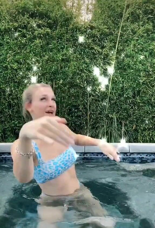 4. Elegant Madi Monroe in Bikini at the Swimming Pool