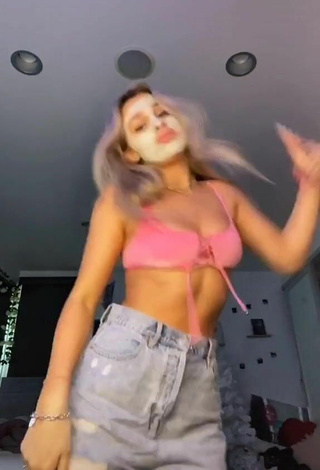 3. Hottie Madi Monroe Shows Cleavage and Bouncing Boobs in Pink Crop Top
