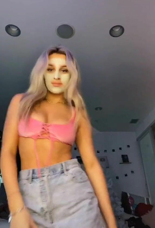 4. Hottie Madi Monroe Shows Cleavage and Bouncing Boobs in Pink Crop Top