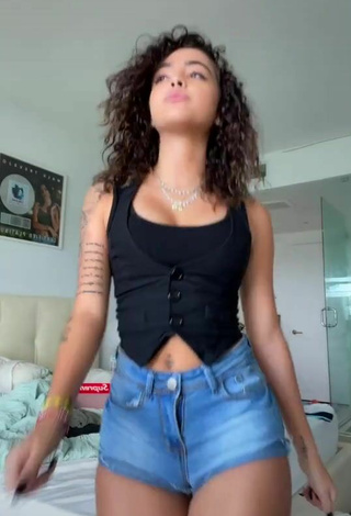 2. Amazing Malu Trevejo Shows Cleavage in Hot Black Top