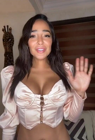Sexy Manelyk González Shows Cleavage in Pink Corset