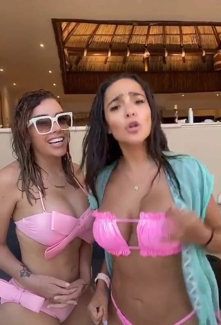 3. Pretty Manelyk González Shows Cleavage in Pink Bikini