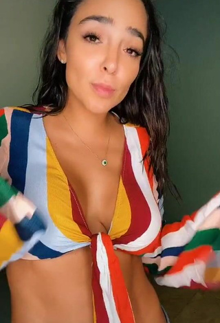 2. Hot Manelyk González Shows Cleavage in Striped Crop Top