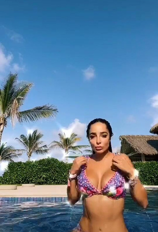2. Sexy Manelyk González in Bikini at the Swimming Pool