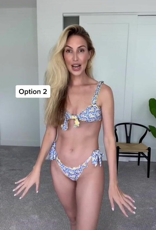 5. Sexy Melissa Metrano in Bikini
