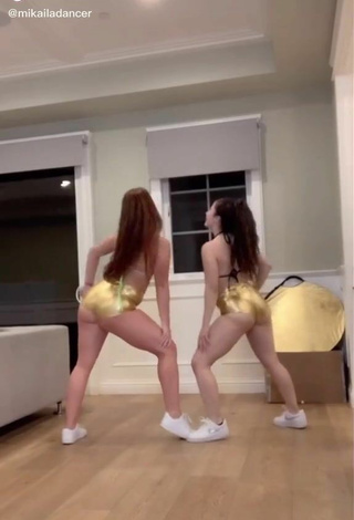 1. Beautiful Mikaila Murphy Shows Butt while Twerking