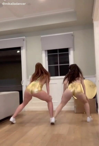 2. Beautiful Mikaila Murphy Shows Butt while Twerking