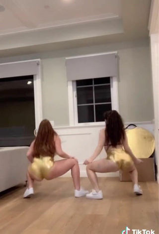 4. Beautiful Mikaila Murphy Shows Butt while Twerking