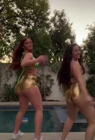2. Sweetie Mikaila Murphy Shows Butt at the Swimming Pool while Twerking