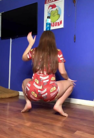 Hot Mikaila Murphy Shows Big Butt