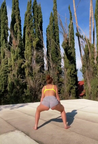 3. Alluring Mikaila Murphy Shows Butt while Twerking