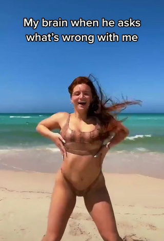 2. Hot Mikaila Murphy Shows Butt at the Beach and Bouncing Tits