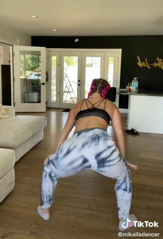 4. Beautiful Mikaila Murphy in Sexy Sport Bra while Twerking
