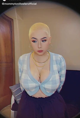 Sexy Toni Fowler Shows Cleavage in Checkered Crop Top