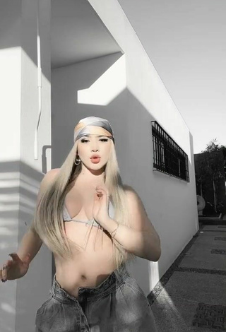 2. Erotic Paola Montserrat Pantoja Lizárraga in Blue Bikini Top