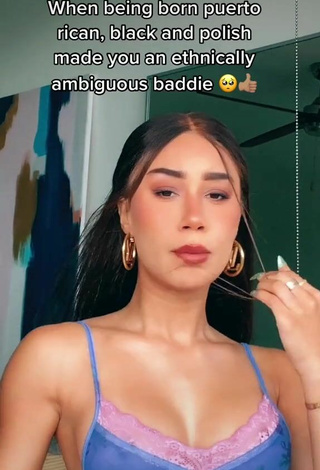 4. Sexy Eva Gutowski Shows Cleavage in Top