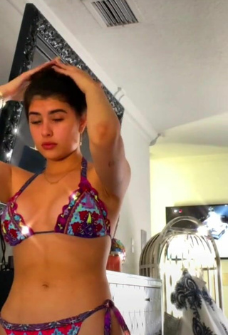 Cute Nicole García in Bikini