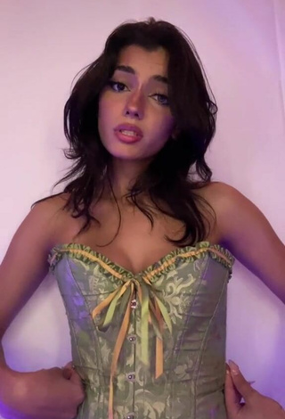 2. Sexy Noor Dabash Shows Cleavage in Corset