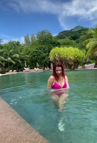 Sexy Shelby Olya Shows Cleavage in Pink Bikini at the Pool