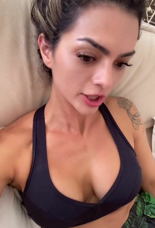 3. Sexy Kelly Key Shows Cleavage in Black Sport Bra
