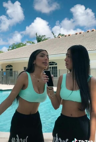 5. Sexy Melanie & Meila Shows Cleavage in Blue Crop Top at the Pool