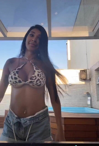 3. Beautiful Jully Oliveira Shows Cleavage in Sexy Leopard Bikini Top
