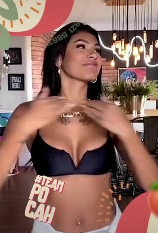 3. Sexy Jully Oliveira Shows Cleavage and Bouncing Boobs in Top