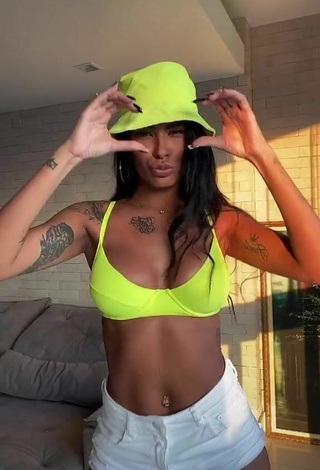 5. Sexy Jully Oliveira Shows Cleavage in Bikini Top