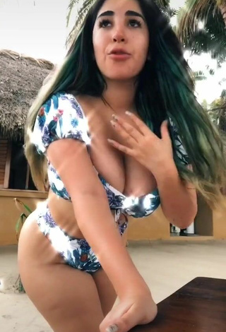3. Fine Ana Daniela Martínez Buenrostro Shows Cleavage in Sweet Floral Bikini