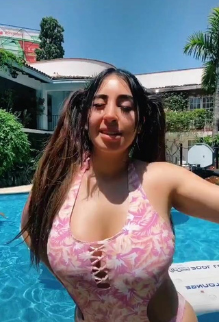 3. Hot Ana Daniela Martínez Buenrostro Shows Cleavage in Swimsuit at the Swimming Pool